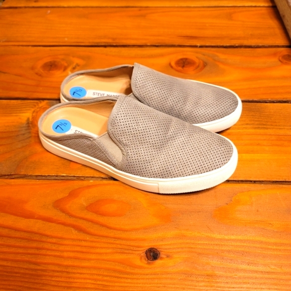 Steve Madden Shoes - NWT Steven Madden backless slip on shoes